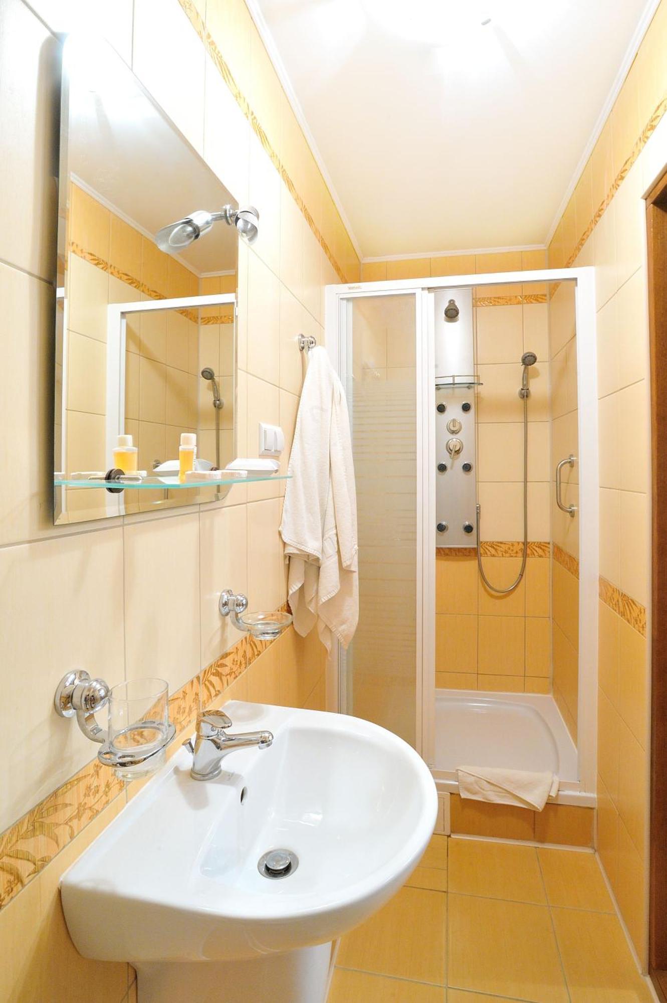 Hotel Restauracja Twist Кросно Екстер'єр фото