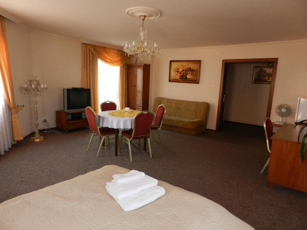 Hotel Restauracja Twist Кросно Номер фото