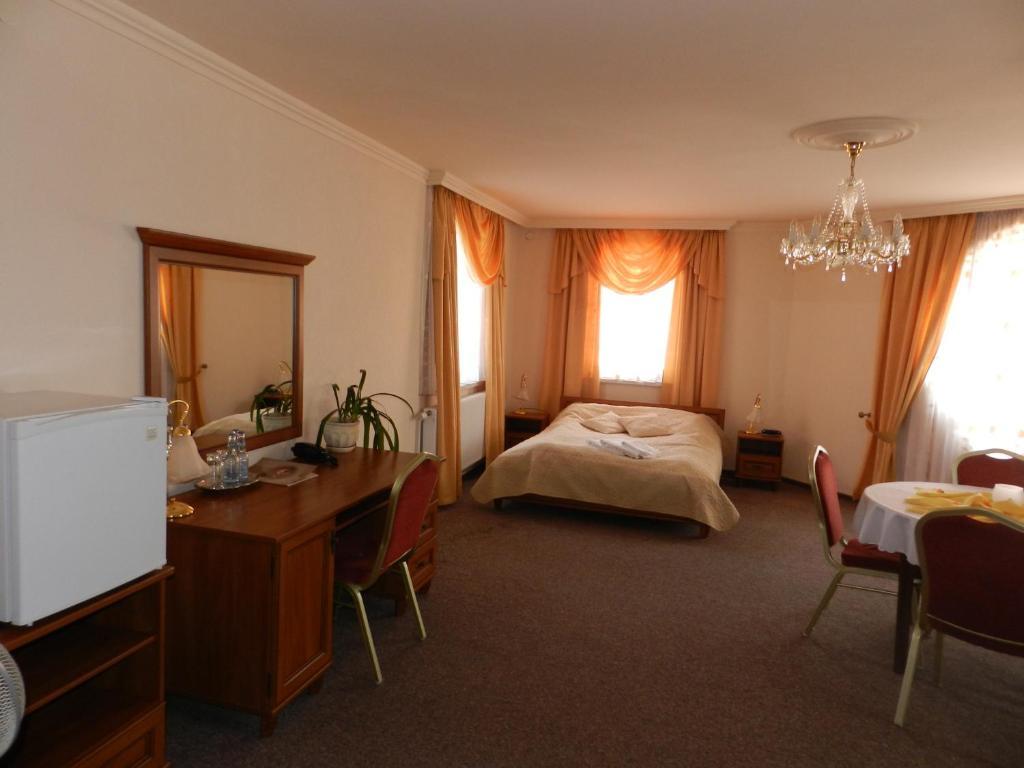 Hotel Restauracja Twist Кросно Номер фото