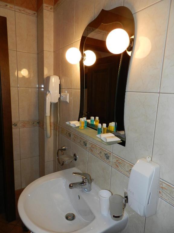 Hotel Restauracja Twist Кросно Номер фото