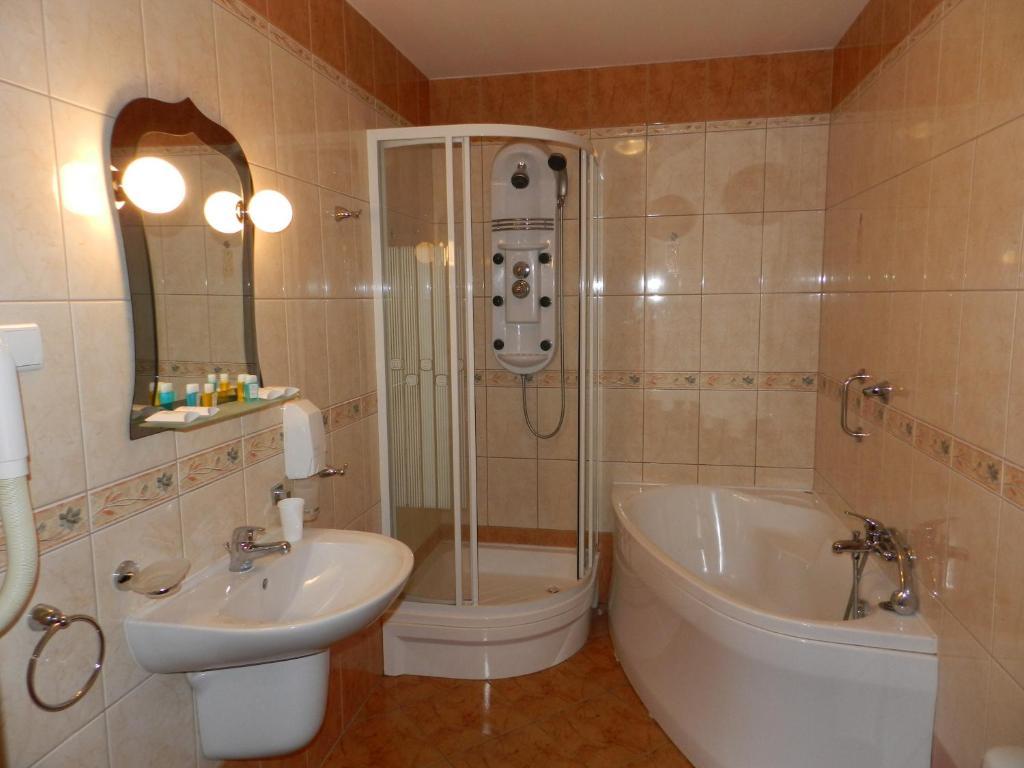 Hotel Restauracja Twist Кросно Номер фото